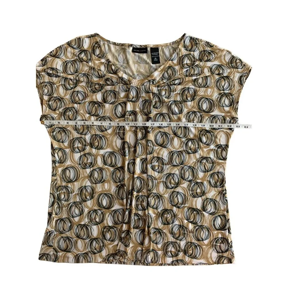 New York & Company Womens Stretch Top Beige & Black Circles Pattern Short Sleeve - Picture 5 of 10